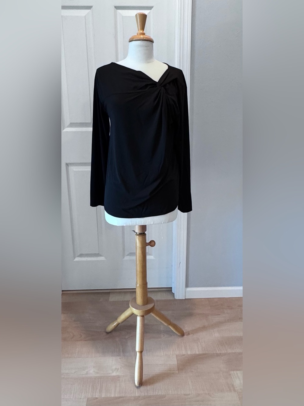 NWT Eloquii Black Long-Sleeve Twist Detail Top